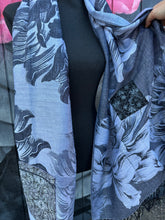 Load image into Gallery viewer, Hopper
