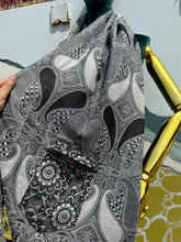 Load image into Gallery viewer, Black and White Mandala Stashmina
